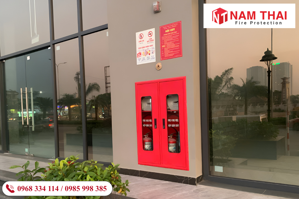 Tủ chữa cháy vách tường đầy đủ thiết bị cuộn vòi lăng phun - Nam Thái